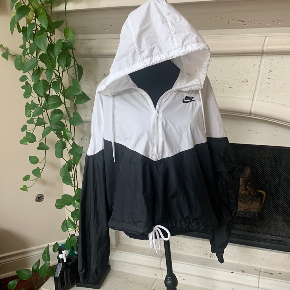 COPY - Cropped black and white Nike jacket